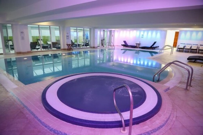 Imagen de la piscina del Hotel The Towers Hotel and Spa. Foto 19