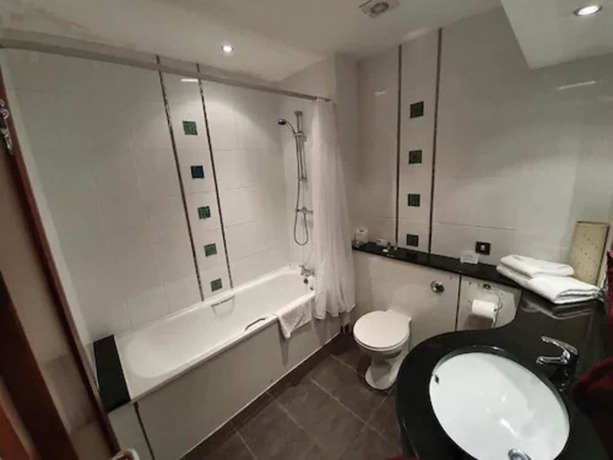 Imagen de la habitación del Hotel The Towers Hotel and Spa. Foto 8