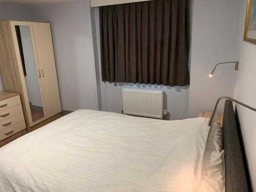 Imagen de la habitación del Hotel The Town. Foto 9