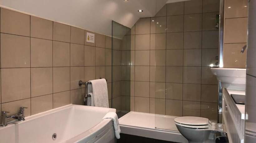 Imagen general del Hotel The Townhouse Sutton. Foto 7