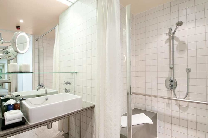 Imagen de la habitación del Hotel The Trafalgar St. James London, Curio Collection By Hilton. Foto 5