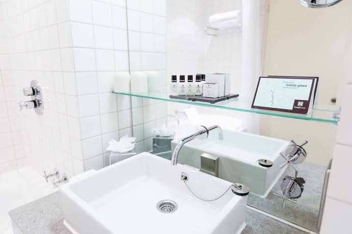 Imagen de la habitación del Hotel The Trafalgar St. James London, Curio Collection By Hilton. Foto 6