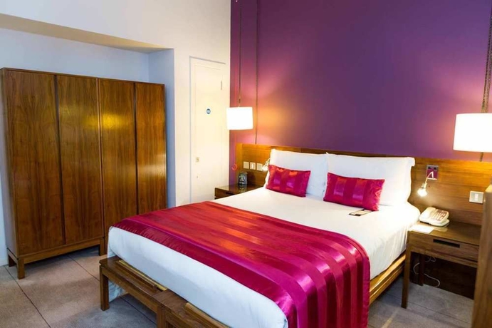 Imagen de la habitación del Hotel The Trafalgar St. James London, Curio Collection By Hilton. Foto 10