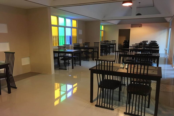 Imagen del bar/restaurante del Hotel The Train Resort. Foto 3