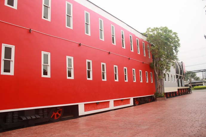 Imagen de los exteriores del Hotel The Train Resort. Foto 11