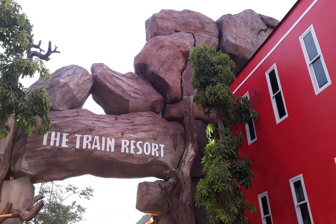 Imagen de los exteriores del Hotel The Train Resort. Foto 12