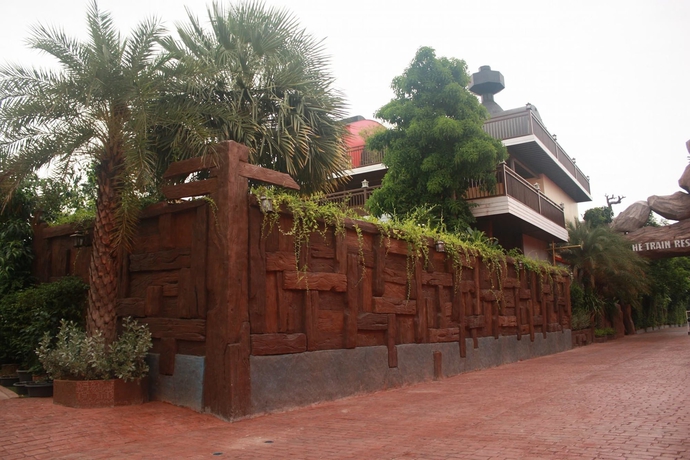 Imagen de los exteriores del Hotel The Train Resort. Foto 13