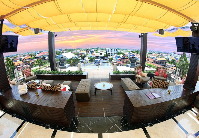 Imagen del bar/restaurante del Hotel The Trans Resort Bali. Foto 2