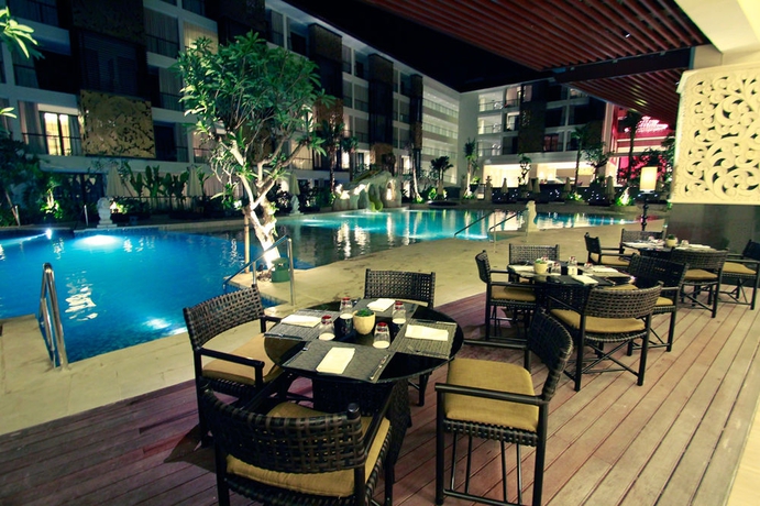 Imagen del bar/restaurante del Hotel The Trans Resort Bali. Foto 5