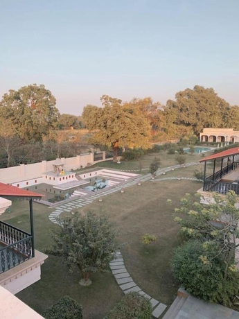 Imagen de la piscina del Hotel The Tree Of Life Resort and Spa, Varanasi. Foto 17