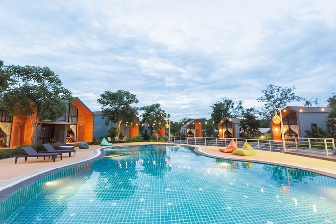 Imagen de la piscina del Hotel The Tree Riverside Resort Kaeng Krachan. Foto 13