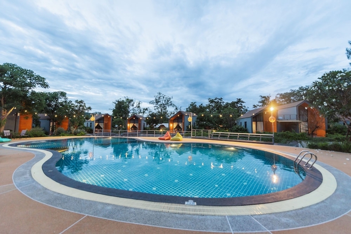 Imagen de la piscina del Hotel The Tree Riverside Resort Kaeng Krachan. Foto 14