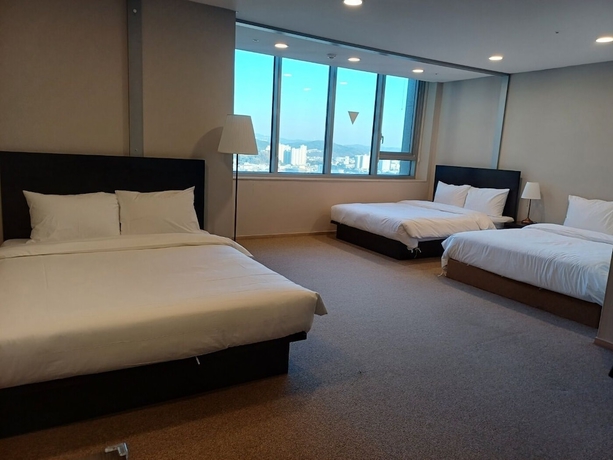 Imagen de la habitación del Hotel The Triny Urban Suites. Foto 7