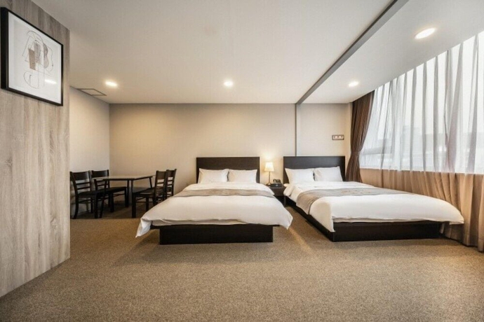 Imagen de la habitación del Hotel The Triny Urban Suites. Foto 9