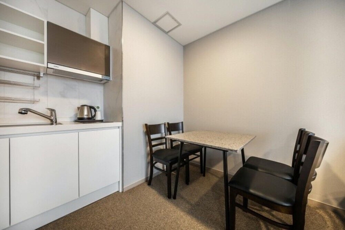 Imagen de la habitación del Hotel The Triny Urban Suites. Foto 17