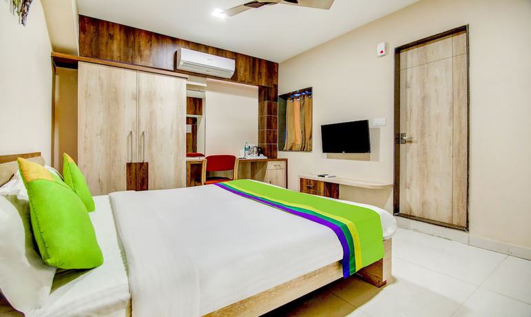 Imagen de la habitación del Hotel The Tripti. Foto 15
