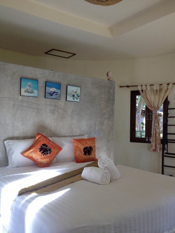 Imagen de la habitación del Hotel The Tropical Beach Resort. Foto 7
