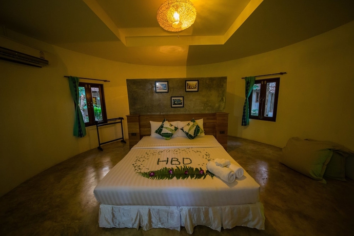 Imagen de la habitación del Hotel The Tropical Beach Resort. Foto 13