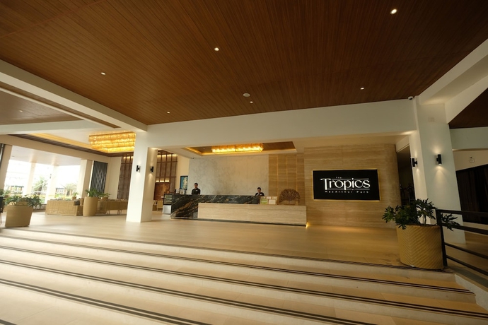 Imagen de los interiores del Hotel The Tropics at MacArthur Park Resort and Convention Center. Foto 16