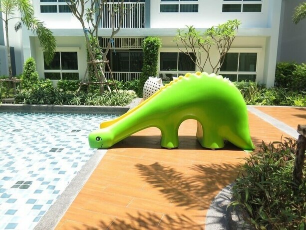 Imagen de la piscina del Hotel The Trust Huahin Condo Garden View By Dome. Foto 38