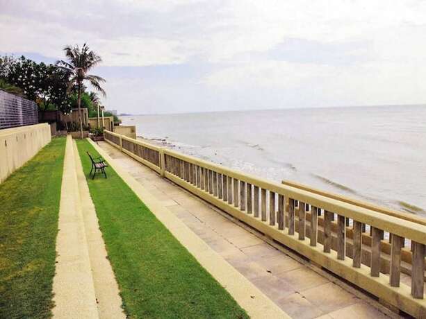 Imagen de los exteriores del Hotel The Trust Pool and Garden Huahin. Foto 18