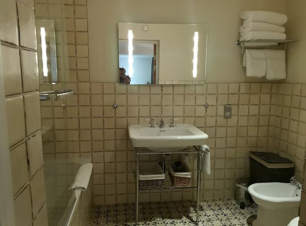 Imagen de la habitación del Hotel The Tudor. Foto 15