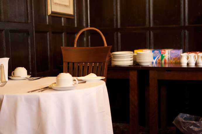 Imagen del bar/restaurante del Hotel The Tudor House, Tewkesbury, Gloucestershire. Foto 3
