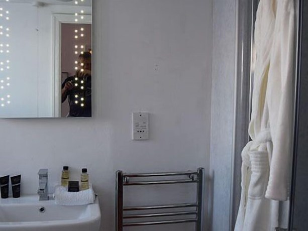 Imagen de la habitación del Hotel The Tudor Rose. Foto 11