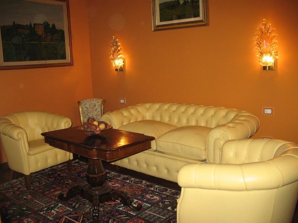 Imagen de los interiores del Hotel The Tuscanian. Foto 12