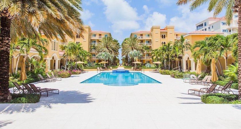 Imagen general del Hotel The Tuscany on Grace Bay. Foto 2