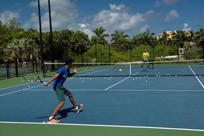 Imagen general del Hotel The Tuscany on Grace Bay. Foto 3