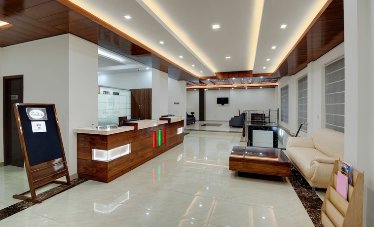 Imagen de los interiores del Hotel The Twin Towers New Kufri. Foto 17