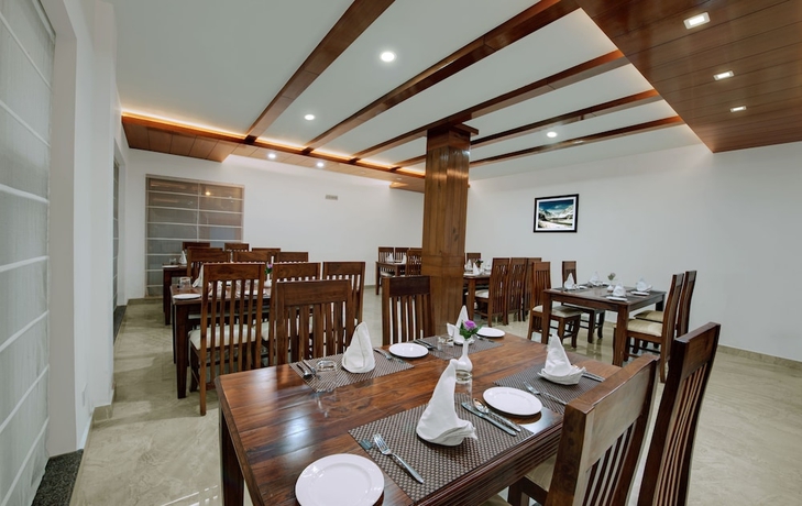 Imagen del bar/restaurante del Hotel The Twin Towers New Kufri. Foto 6