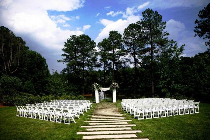 Imagen de los exteriores del Hotel The Umstead and Spa. Foto 4