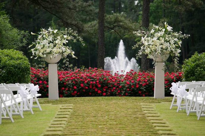 Imagen de los exteriores del Hotel The Umstead and Spa. Foto 5