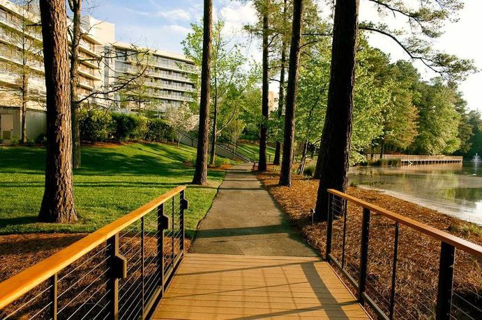 Imagen de los exteriores del Hotel The Umstead and Spa. Foto 7