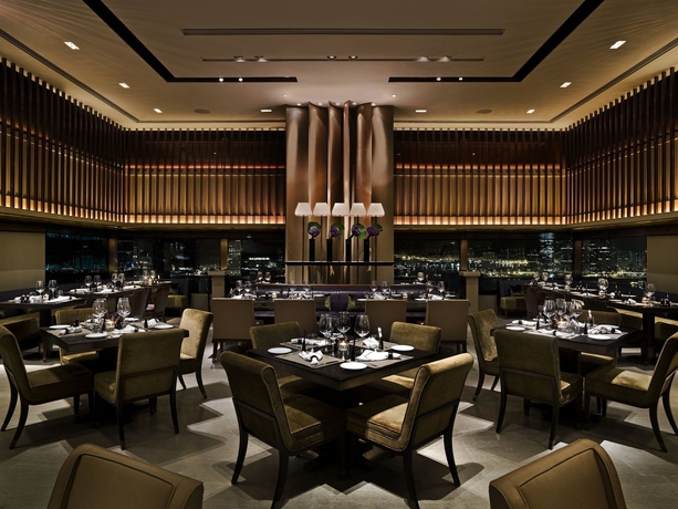Imagen del bar/restaurante del Hotel The Upper House. Foto 4