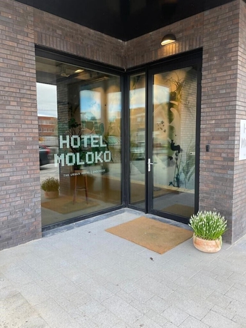 Imagen de los interiores del Hotel The Urban MOLOKO - just a room - digital key by SMS. Foto 16