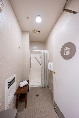 Imagen de la habitación del Hotel The Urban, San Francisco. Foto 16