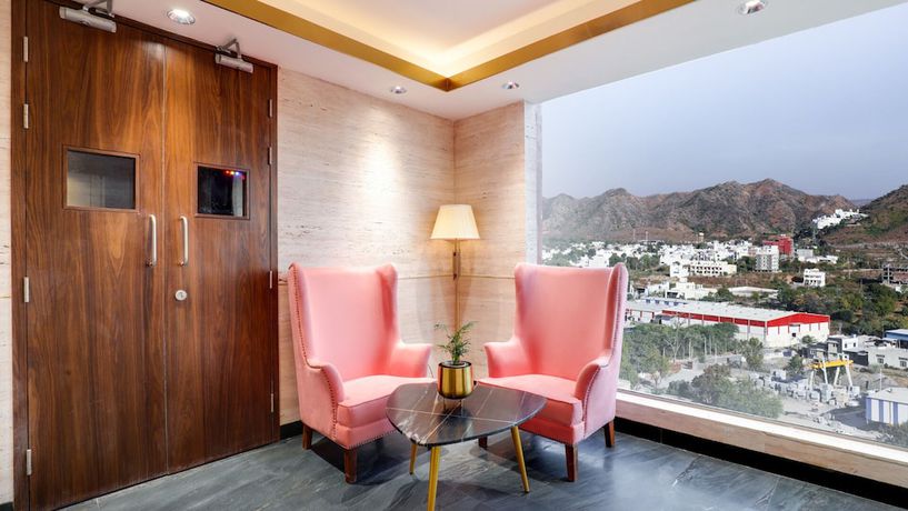 Imagen de los interiores del Hotel The Urban Suites. Foto 19