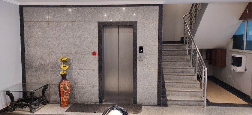 Imagen general del Hotel The Urmi. Foto 5