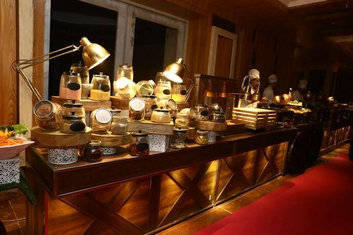 Imagen general del Hotel The Utsav Grand Banquets and Resort. Foto 17