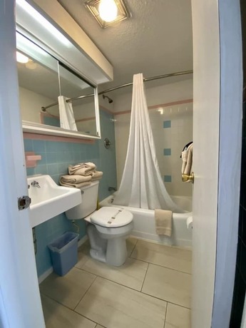 Imagen general del Hotel The VIP Family Motel. Foto 13