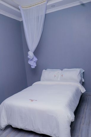 Imagen de la habitación del Hotel The VIP Luxury Lounge. Foto 17