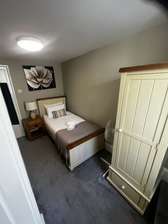 Imagen de la habitación del Hotel The Vale. Foto 13