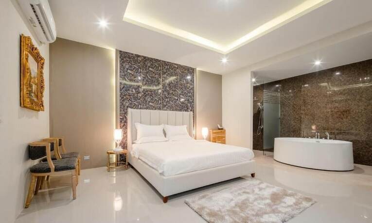 Imagen de la habitación del Hotel The Valen Resort. Foto 15