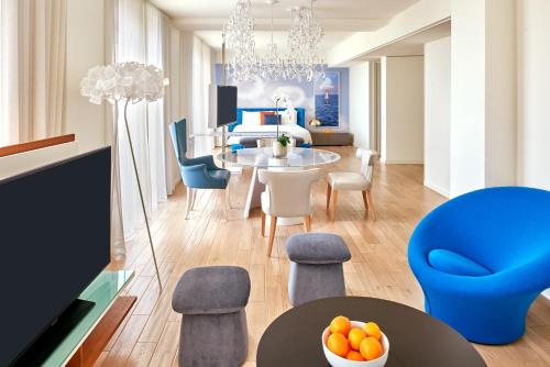 Imagen de la habitación del Hotel The Valorian Los Angeles, Curio Collection by Hilton. Foto 15