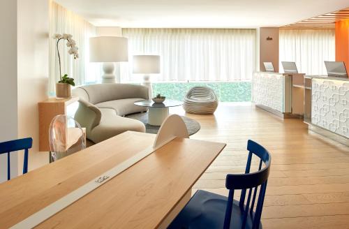 Imagen general del Hotel The Valorian Los Angeles, Curio Collection by Hilton. Foto 6