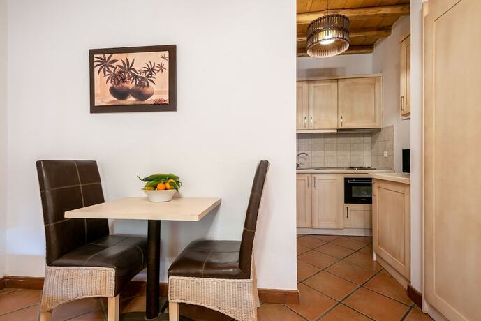 Imagen general del Hotel The Varos Residences. Foto 7