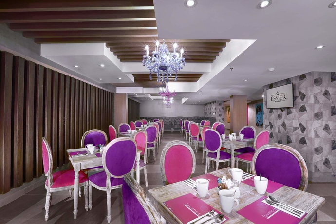 Imagen del bar/restaurante del Hotel The Vasini. Foto 4